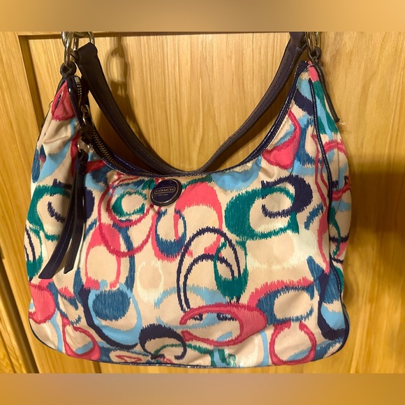 Coach F22452 Signature Hobo Bag